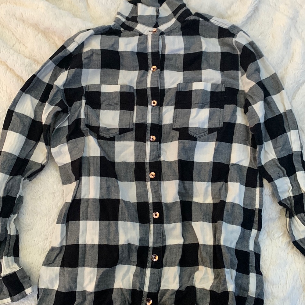 Forever 21 plain black and white flannel